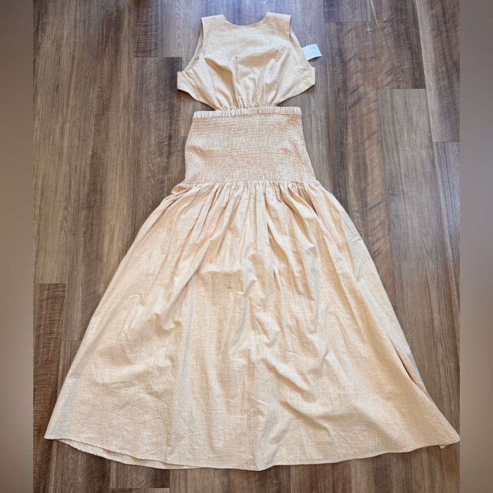 Sleeveless Cream Maxi Dress with Cutout Waist - Picture 4 of 16